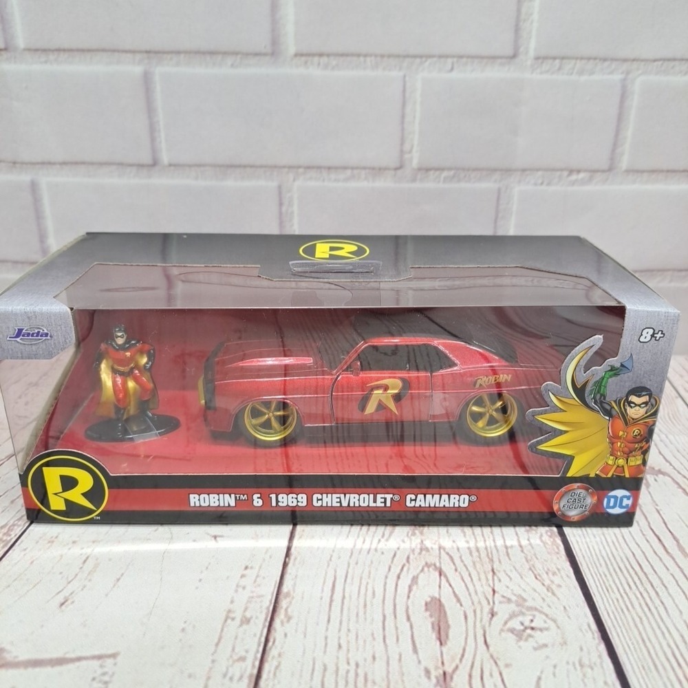 NIB Jada 1:32 Hollywood Rides 1969 Camaro with Robin Figure 33088